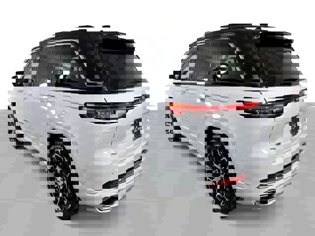 Used 2024 Jeep Grand Cherokee Summit AWD/4WD image 6