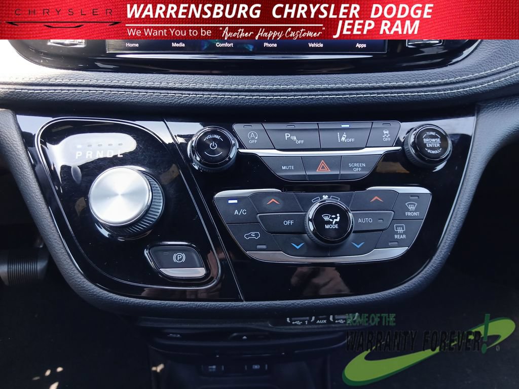 Used 2021 Chrysler Pacifica Touring-L w/ Uconnect Theater Family Group AWD/4WD image 25