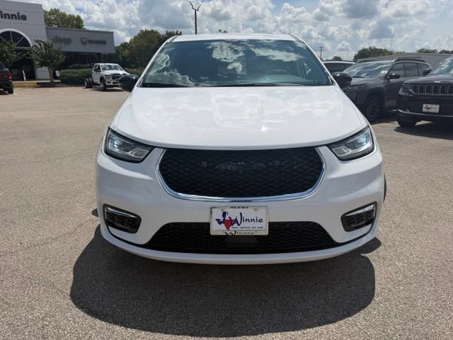 Used 2024 Chrysler Pacifica Touring-L FWD image 2
