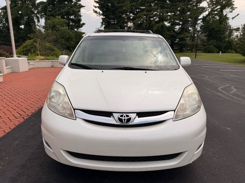 Used 2010 Toyota Sienna FWD image 3