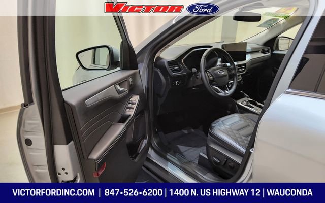 Used 2023 Ford Escape Platinum w/ Premium Technology Package image 8