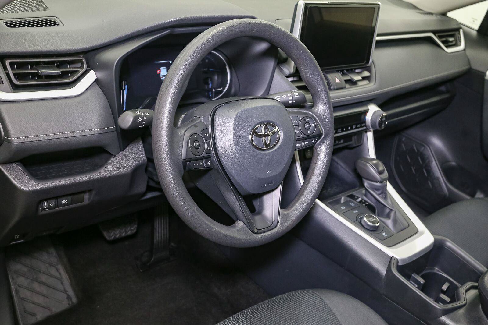 Used 2025 Toyota RAV4 LE AWD/4WD image 24