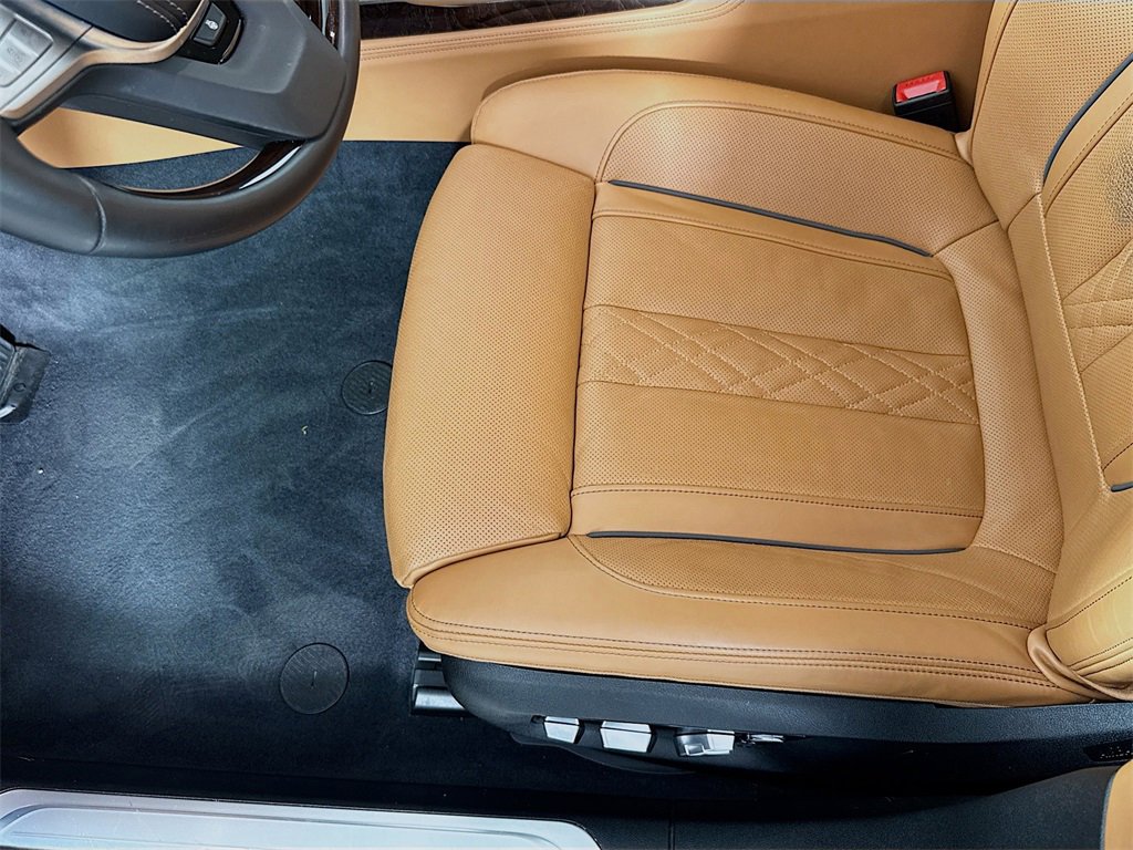 Used 2021 BMW 750i xDrive w/ Executive Package image 21