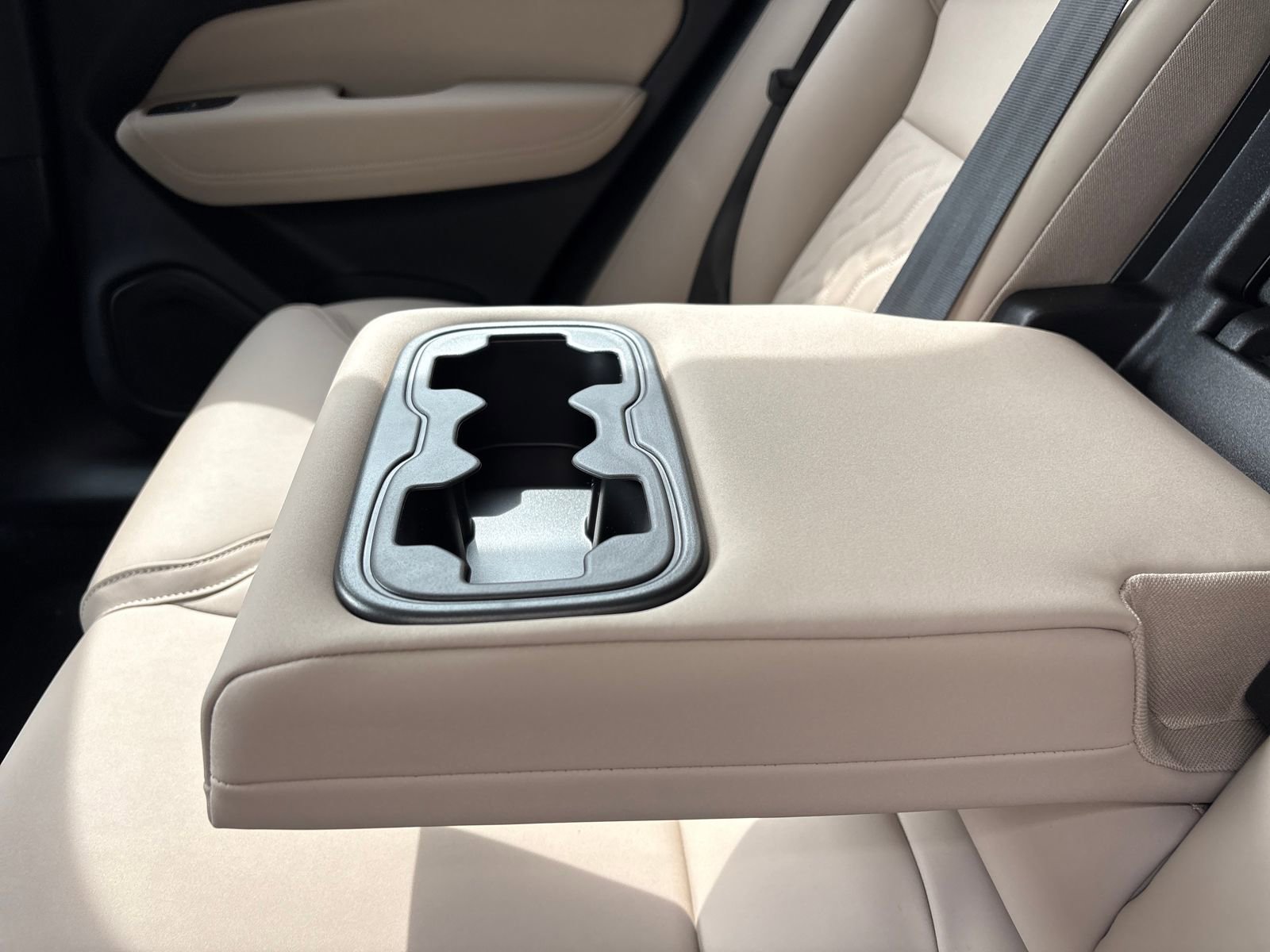 New 2026 Volvo XC60 B5 Plus w/ Protection Package Premier image 31