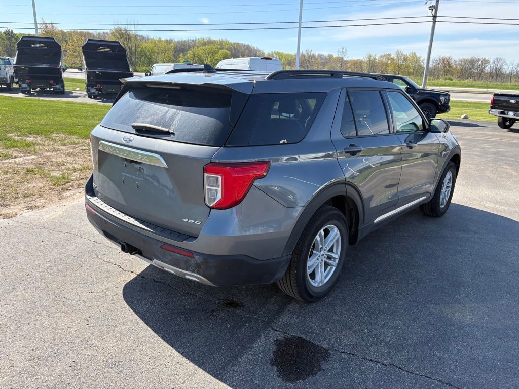 Used 2024 Ford Explorer XLT w/ Equipment Group 202A AWD/4WD image 8