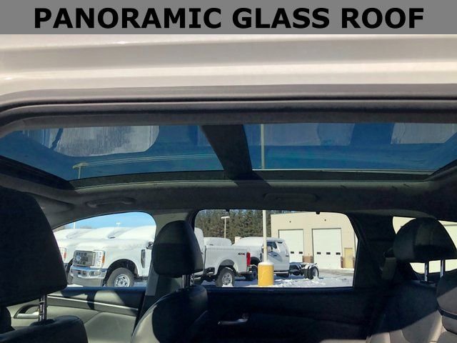 Used 2023 Hyundai Santa Fe SEL Premium image 2