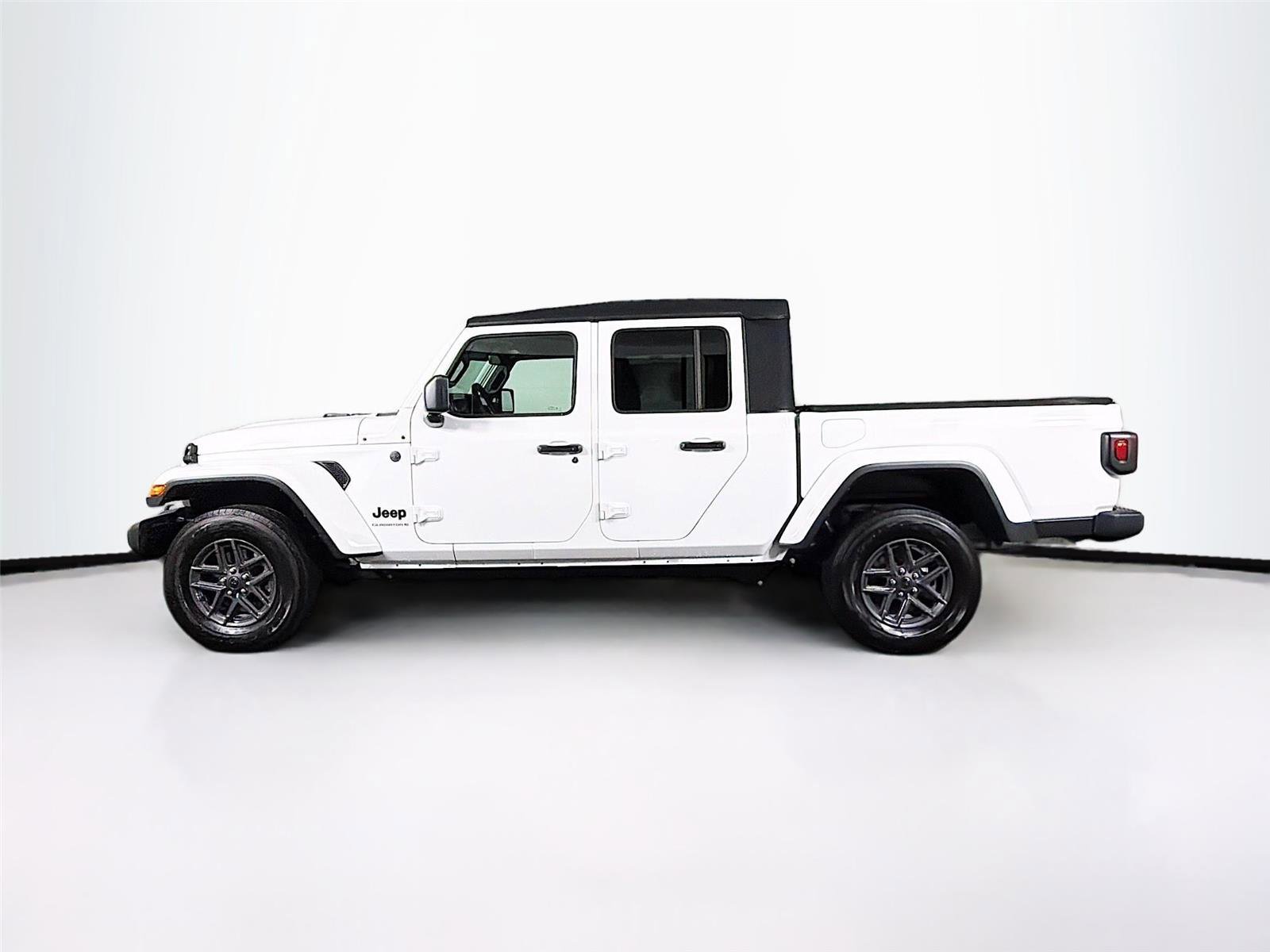 Used 2024 Jeep Gladiator Sport AWD/4WD image 4
