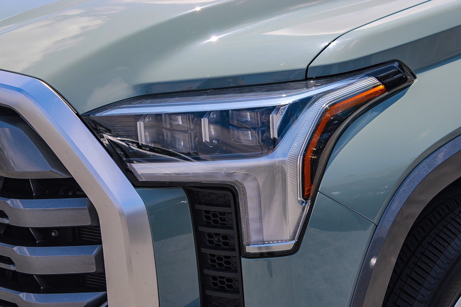 Used 2024 Toyota Tundra Limited AWD/4WD image 5
