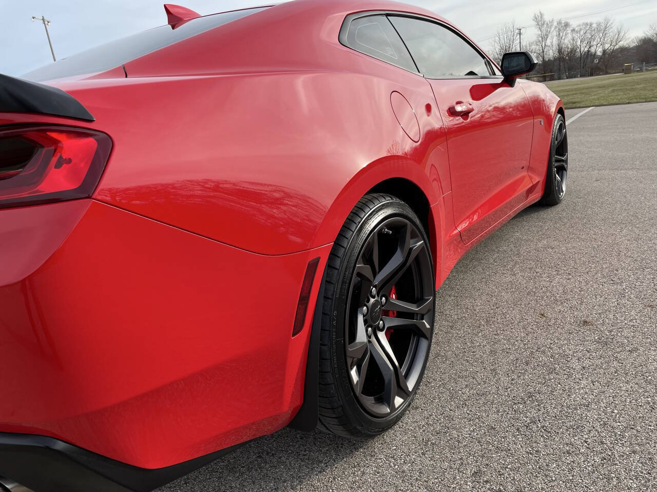 Used 2018 Chevrolet Camaro SS RWD image 9