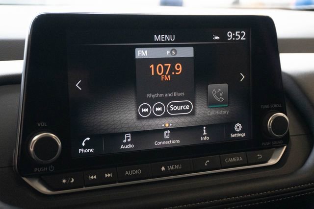 Used 2025 Nissan Rogue SV w/ SV Premium Package image 26