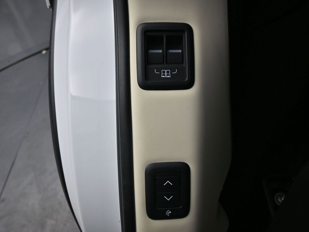 Used 2022 Land Rover Range Rover Long Wheelbase SE image 16