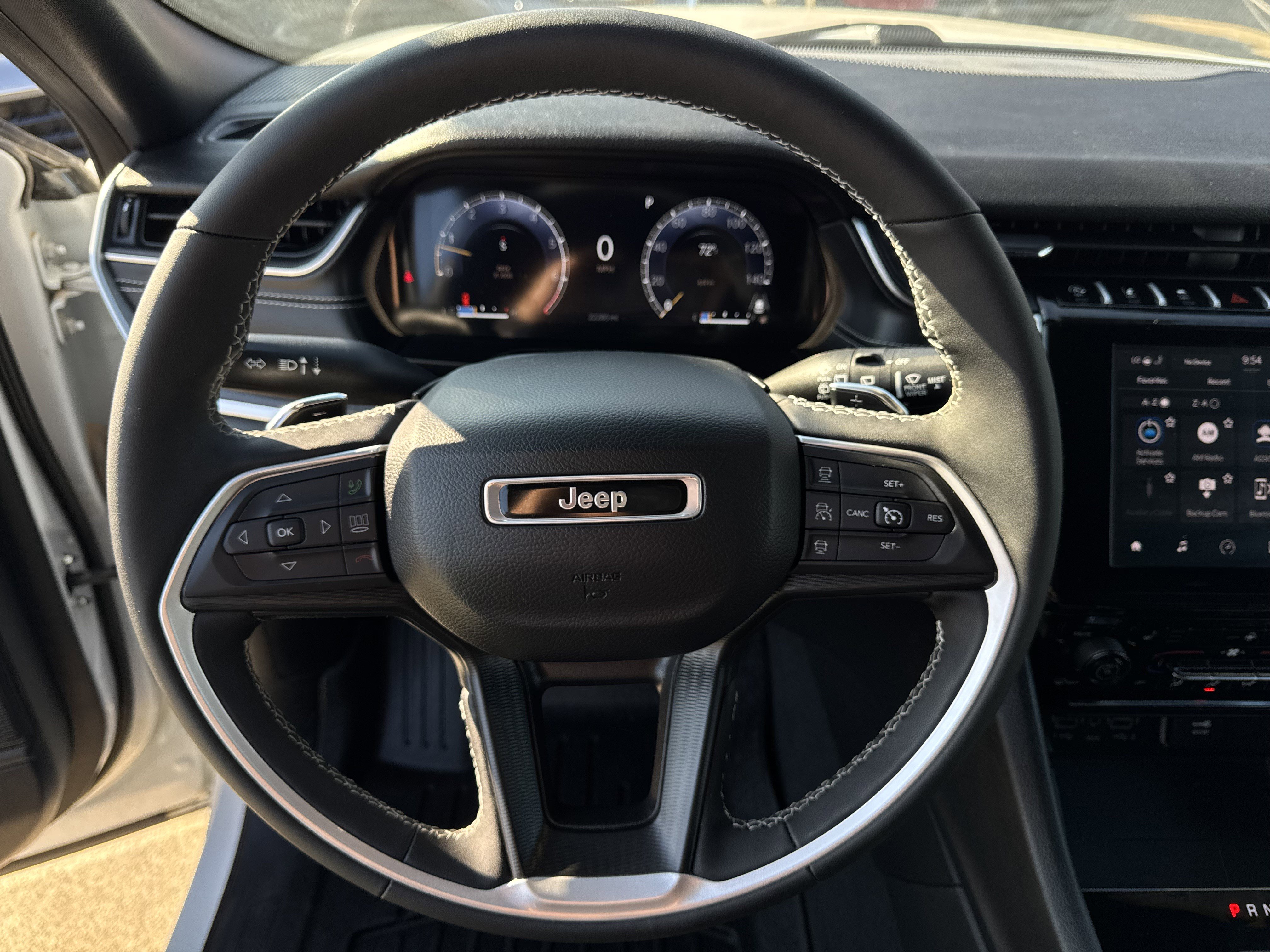 Used 2024 Jeep Grand Cherokee L Laredo image 18