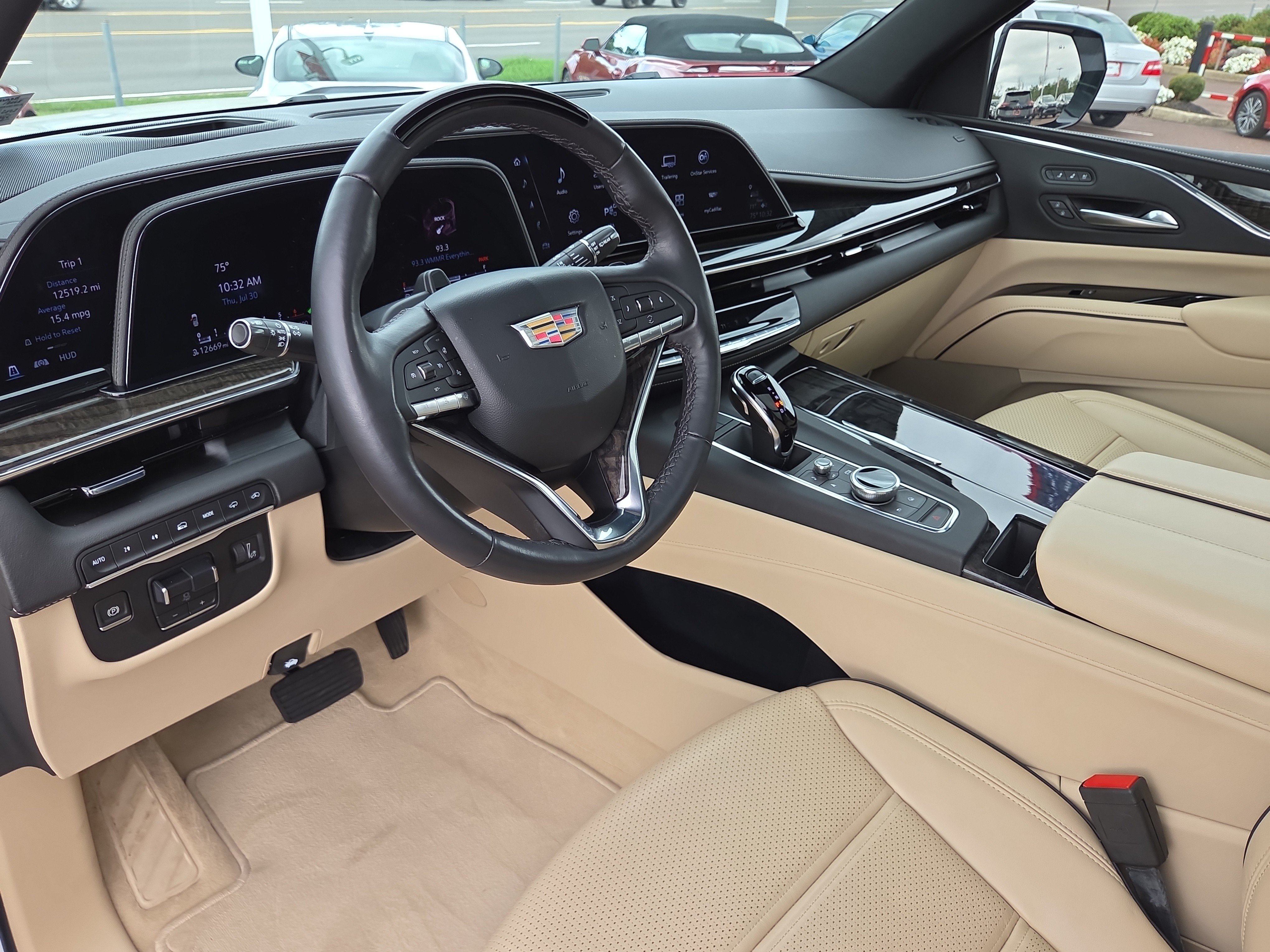 Used 2024 Cadillac Escalade Premium Luxury w/ Performance Package AWD/4WD image 15