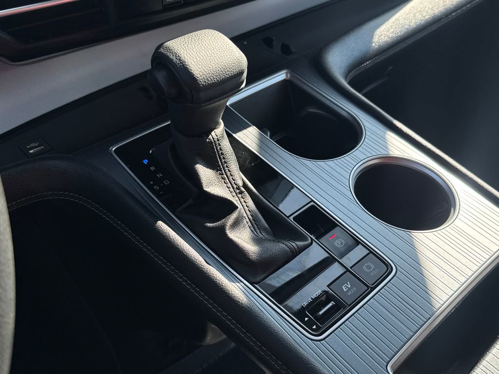 Used 2025 Toyota Sienna LE image 28