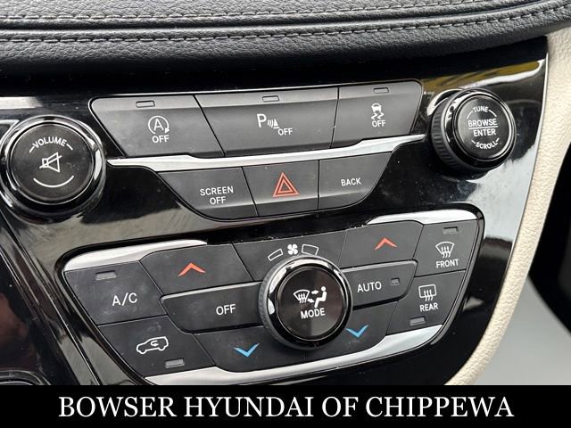 Used 2017 Chrysler Pacifica Limited image 18