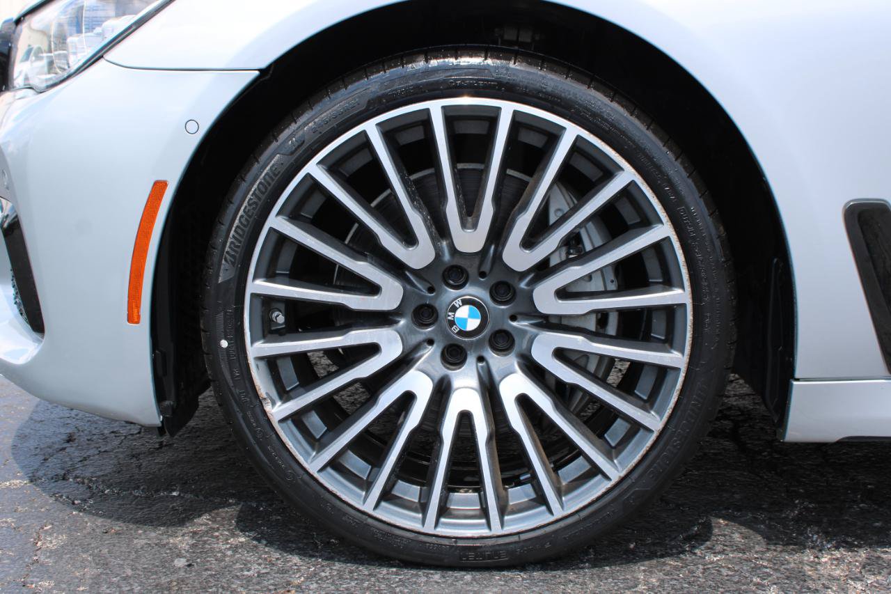 Used 2017 BMW 750i RWD image 49