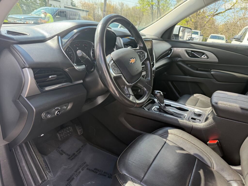Used 2019 Chevrolet Traverse LT w/ LT Premium Package AWD/4WD image 12