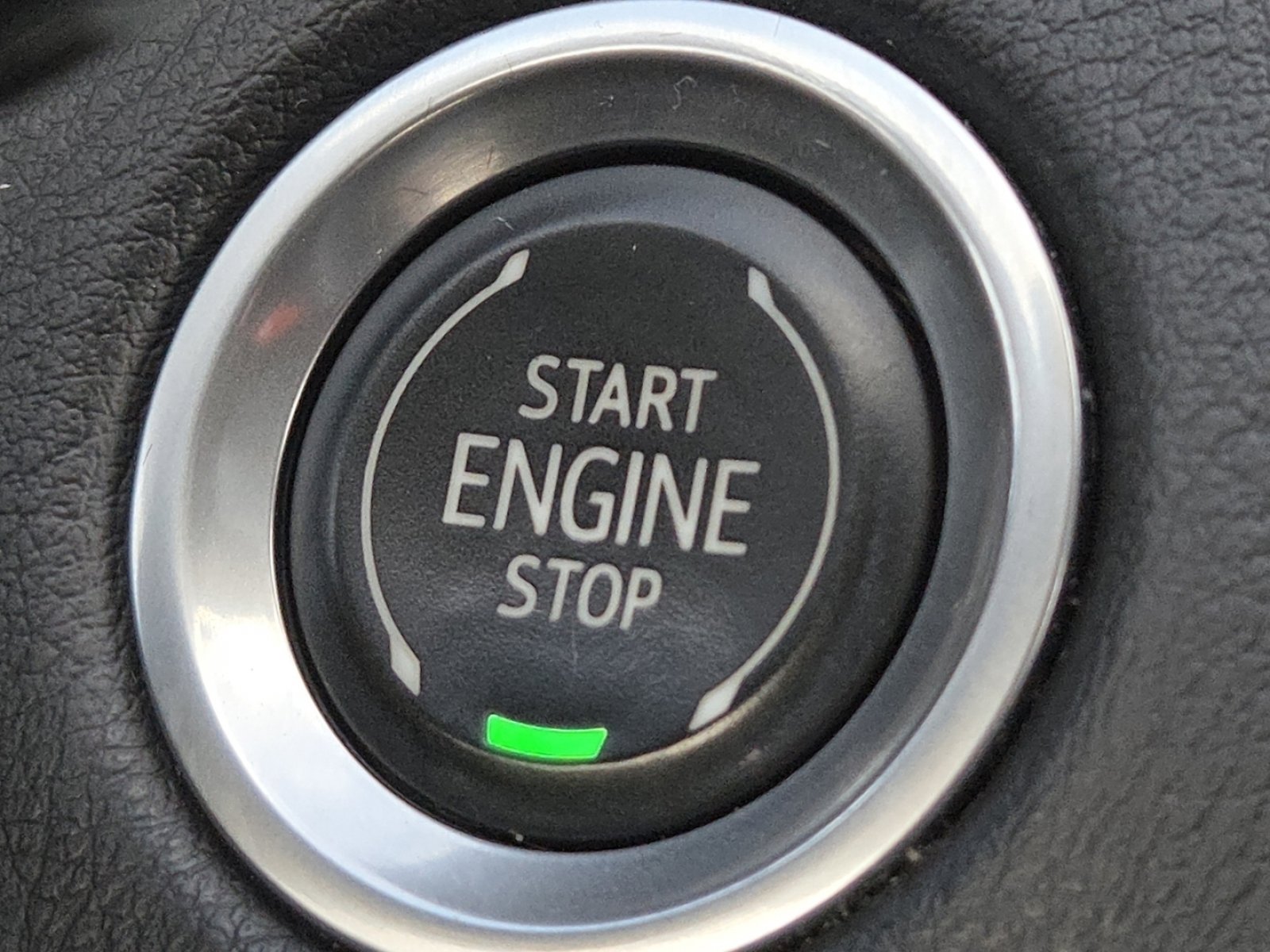 Used 2022 Cadillac XT4 Luxury w/ Cold Weather Package image 32