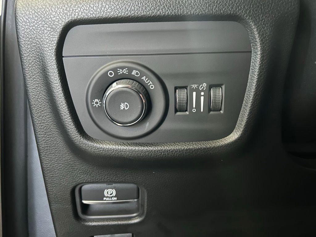 New 2025 Jeep Grand Cherokee Limited w/ Luxury Tech Group II image 7