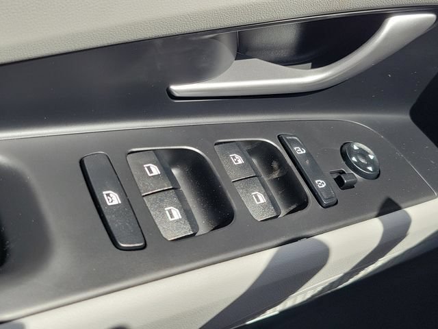 New 2026 Hyundai Elantra SEL Sport FWD image 17