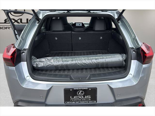 Certified 2025 Lexus UX 300h AWD w/ Accessory Package (Z2) image 18