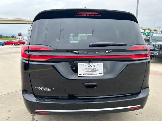 New 2027 Chrysler Pacifica Select FWD image 8