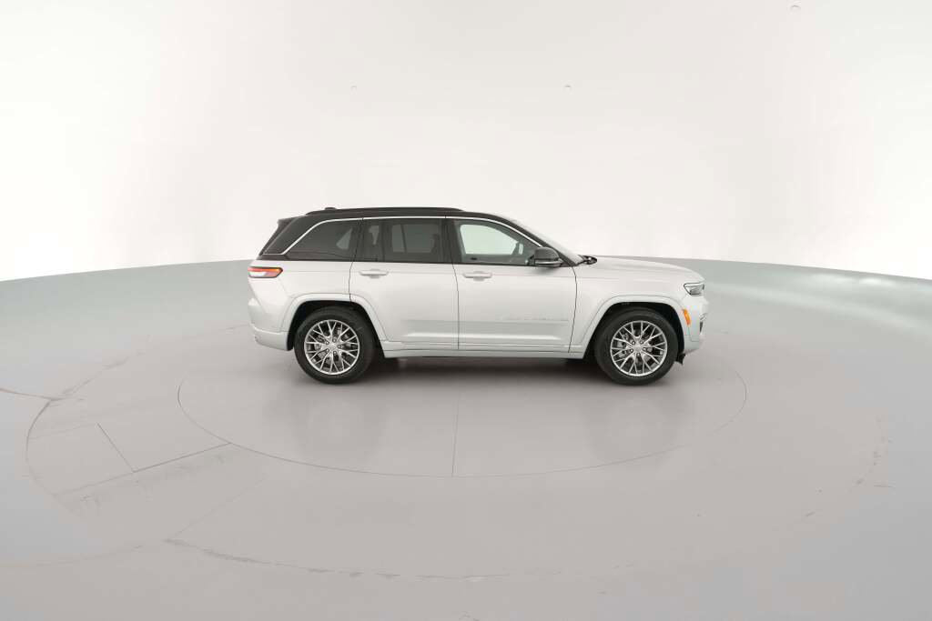 New 2025 Jeep Grand Cherokee Summit w/ Luxury Tech Group V image 14