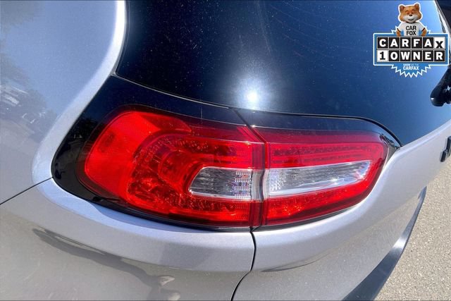 Used 2018 Jeep Cherokee Latitude w/ Altitude Package FWD image 26