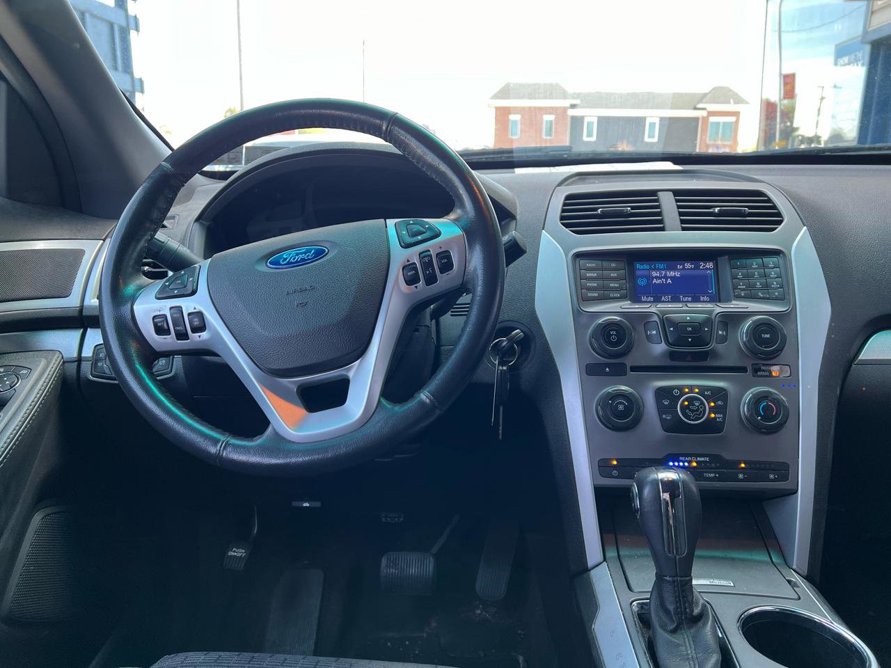 Used 2014 Ford Explorer XLT image 9