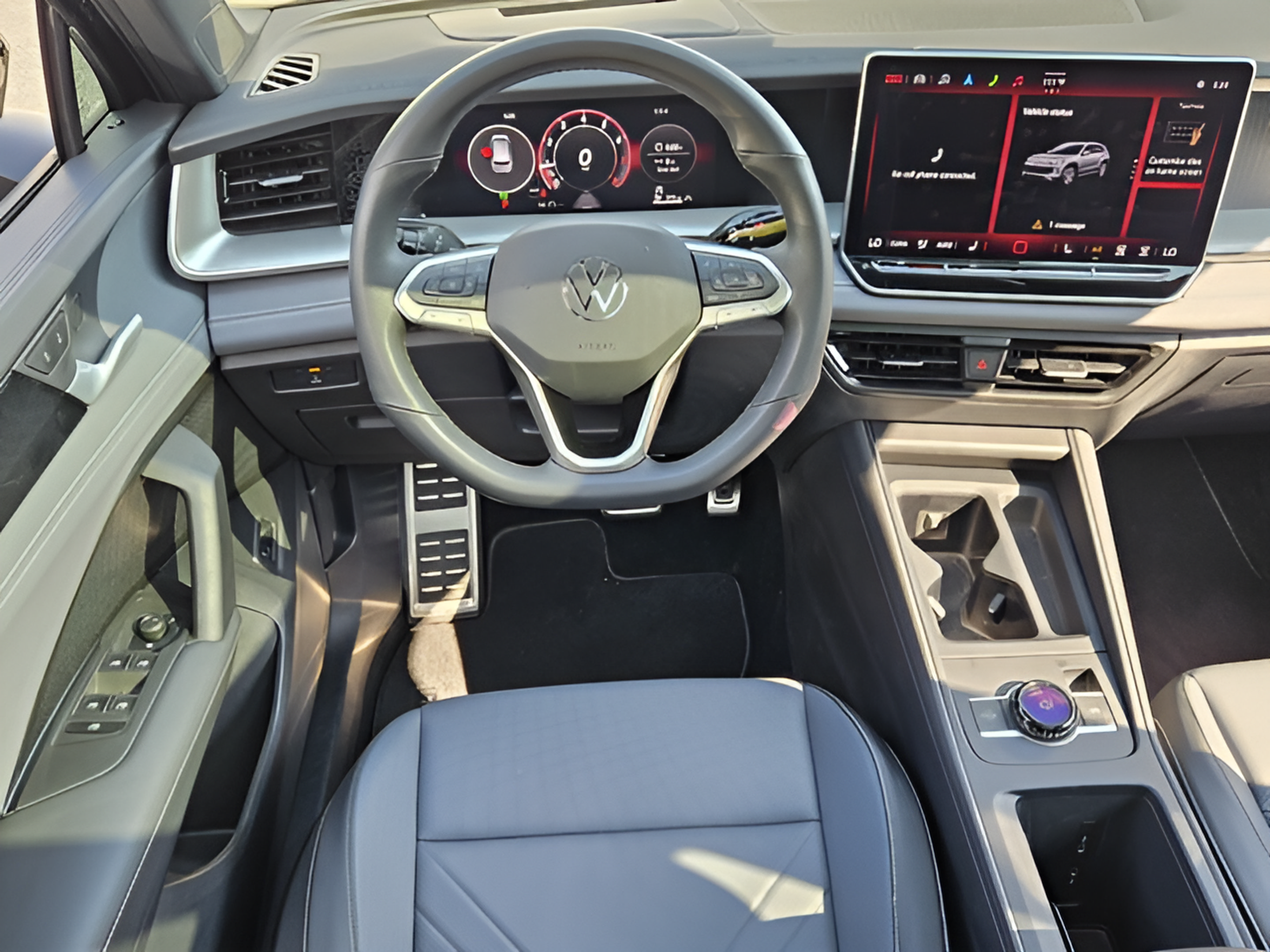 Used 2025 Volkswagen Tiguan SE R-Line AWD/4WD image 11