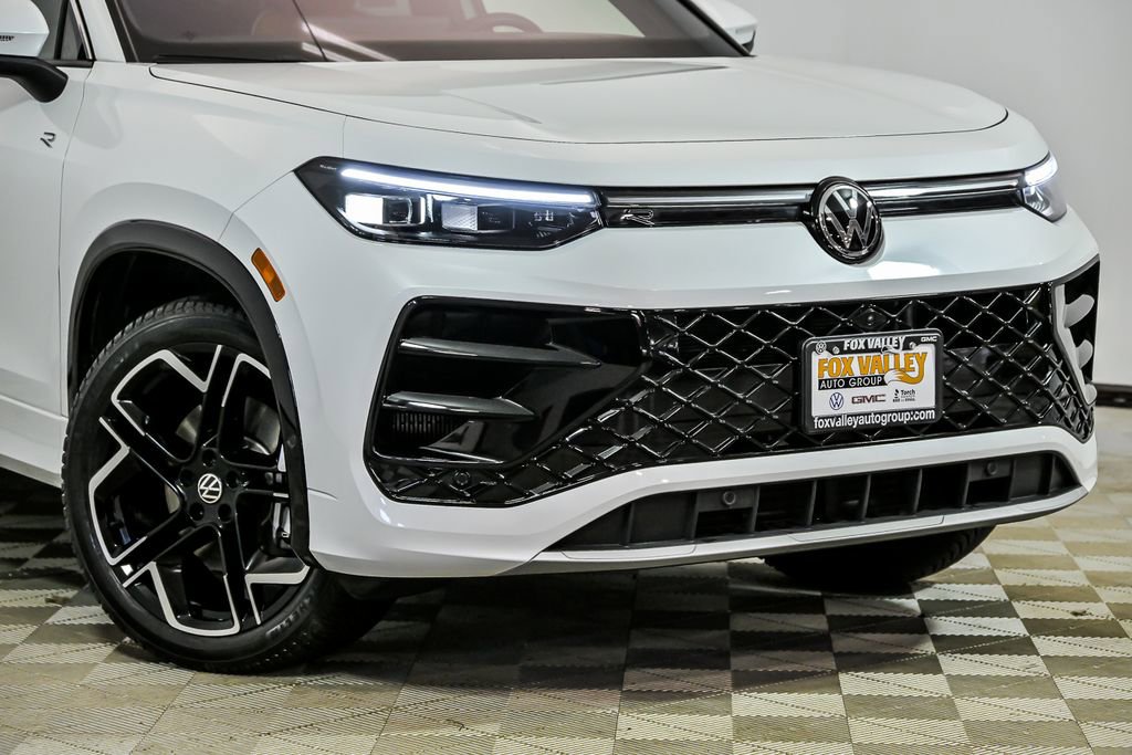 Used 2026 Volkswagen Tiguan SEL R-Line image 2