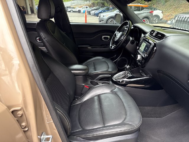 Used 2015 Kia Soul + w/ Primo Package FWD image 9