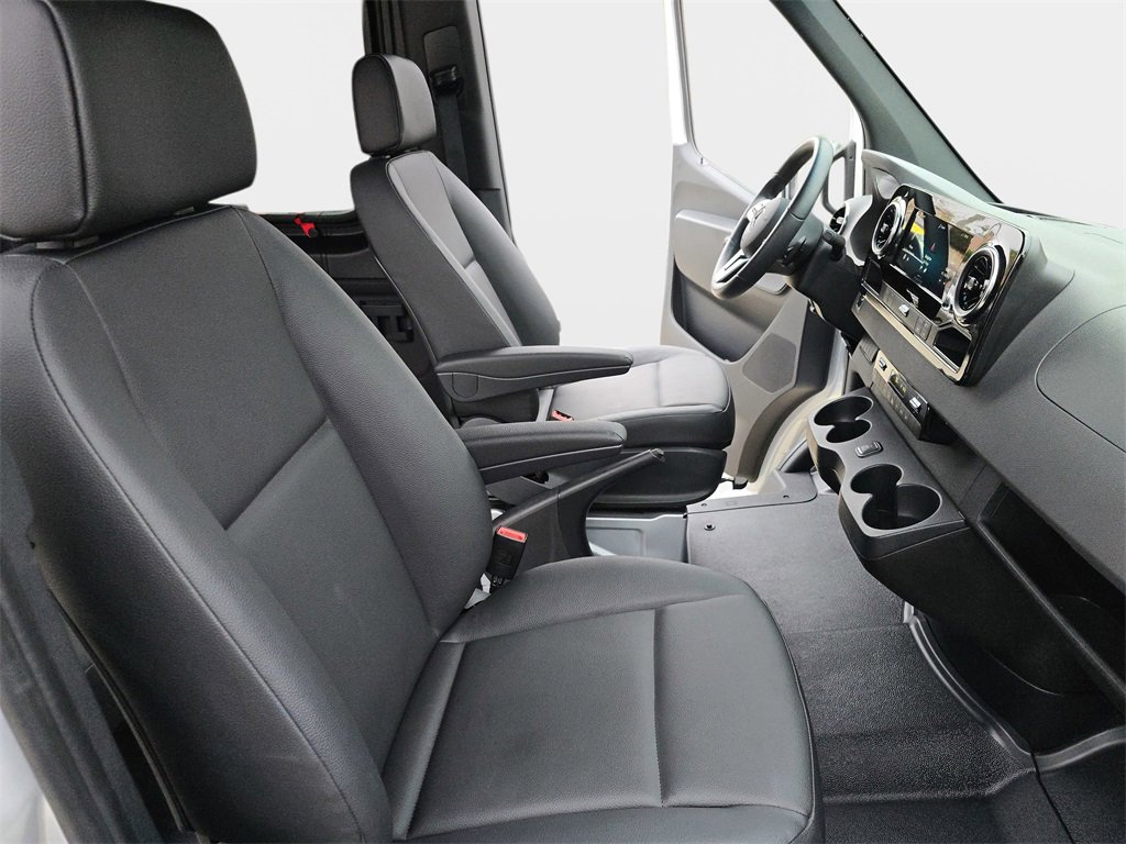 Used 2023 Mercedes-Benz Sprinter 2500 image 12