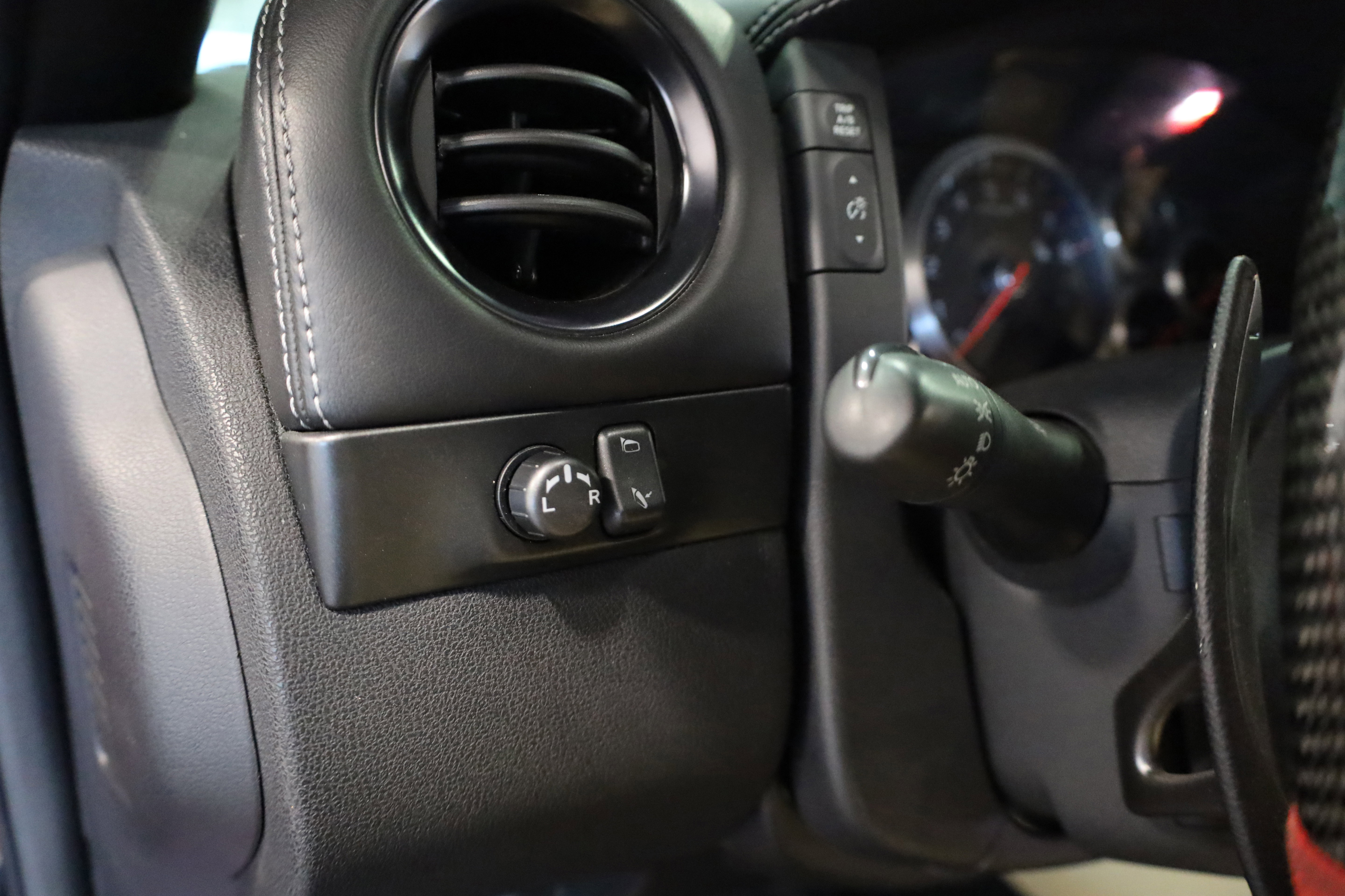 Used 2015 Nissan GT-R Premium image 19