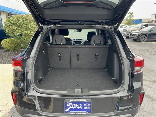 Used 2023 Chevrolet TrailBlazer RS w/ Sun and Liftgate Package FWD image 17