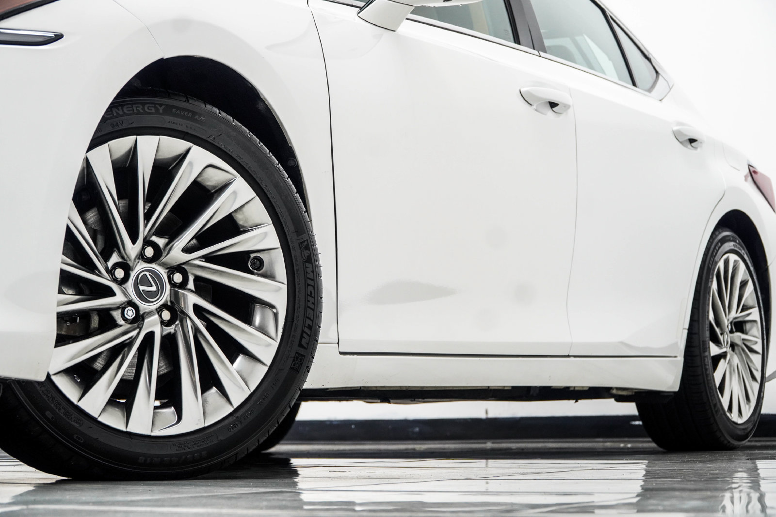 Used 2022 Lexus ES 350 Ultra Luxury w/ Accessory Package 2 FWD image 4