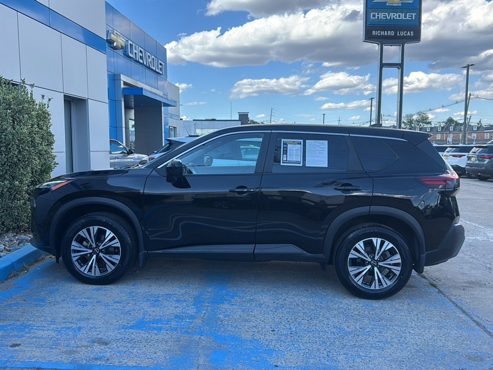 Used 2023 Nissan Rogue SV AWD/4WD image 8