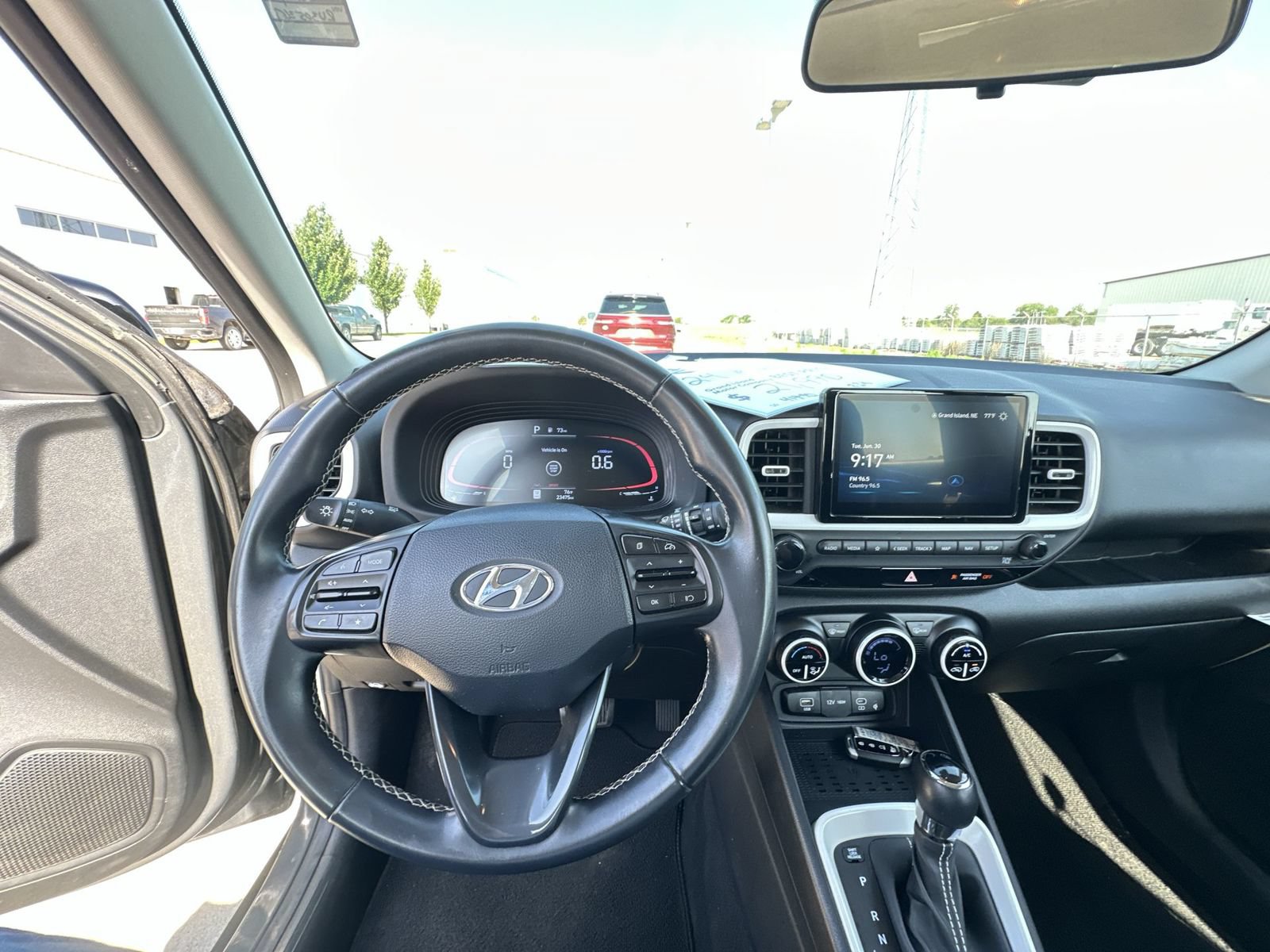 Used 2024 Hyundai Venue Limited FWD image 11