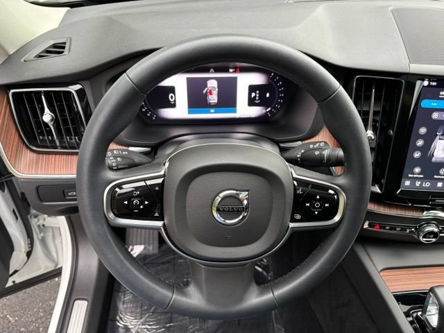 Used 2024 Volvo XC60 B5 Plus w/ Protection Package Premier AWD/4WD image 26