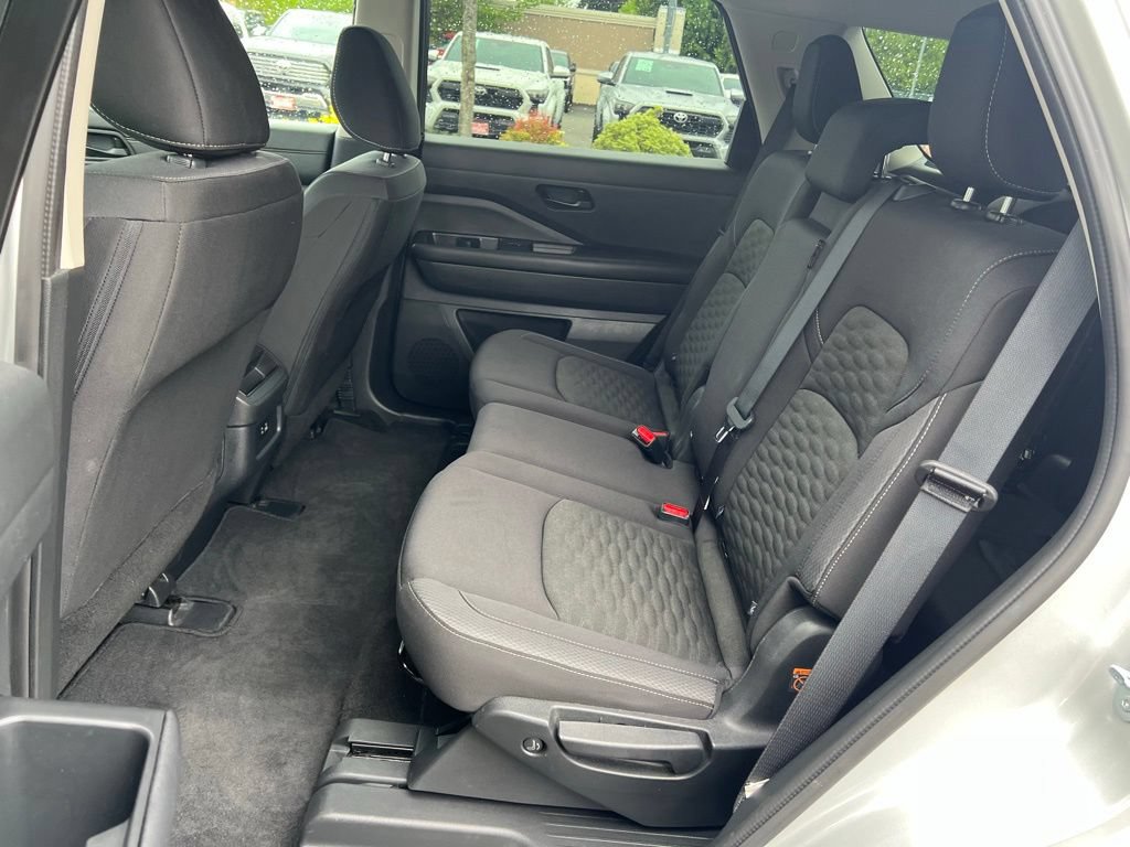 Used 2024 Nissan Pathfinder S AWD/4WD image 15