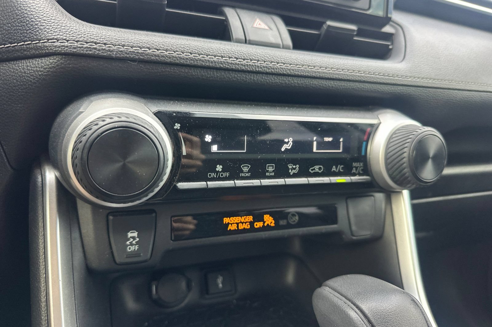 Used 2020 Toyota RAV4 LE w/ Carpet Mat Package FWD image 27