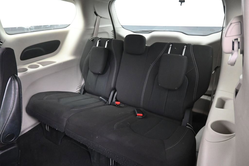 Used 2022 Chrysler Voyager LX FWD image 28