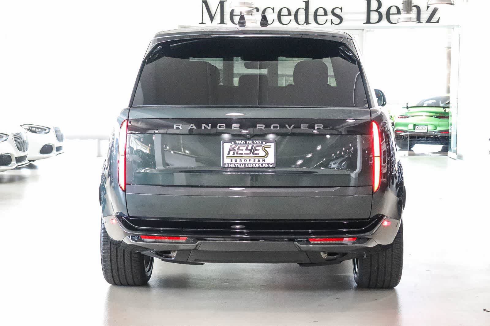 Used 2025 Land Rover Range Rover SE AWD/4WD image 3