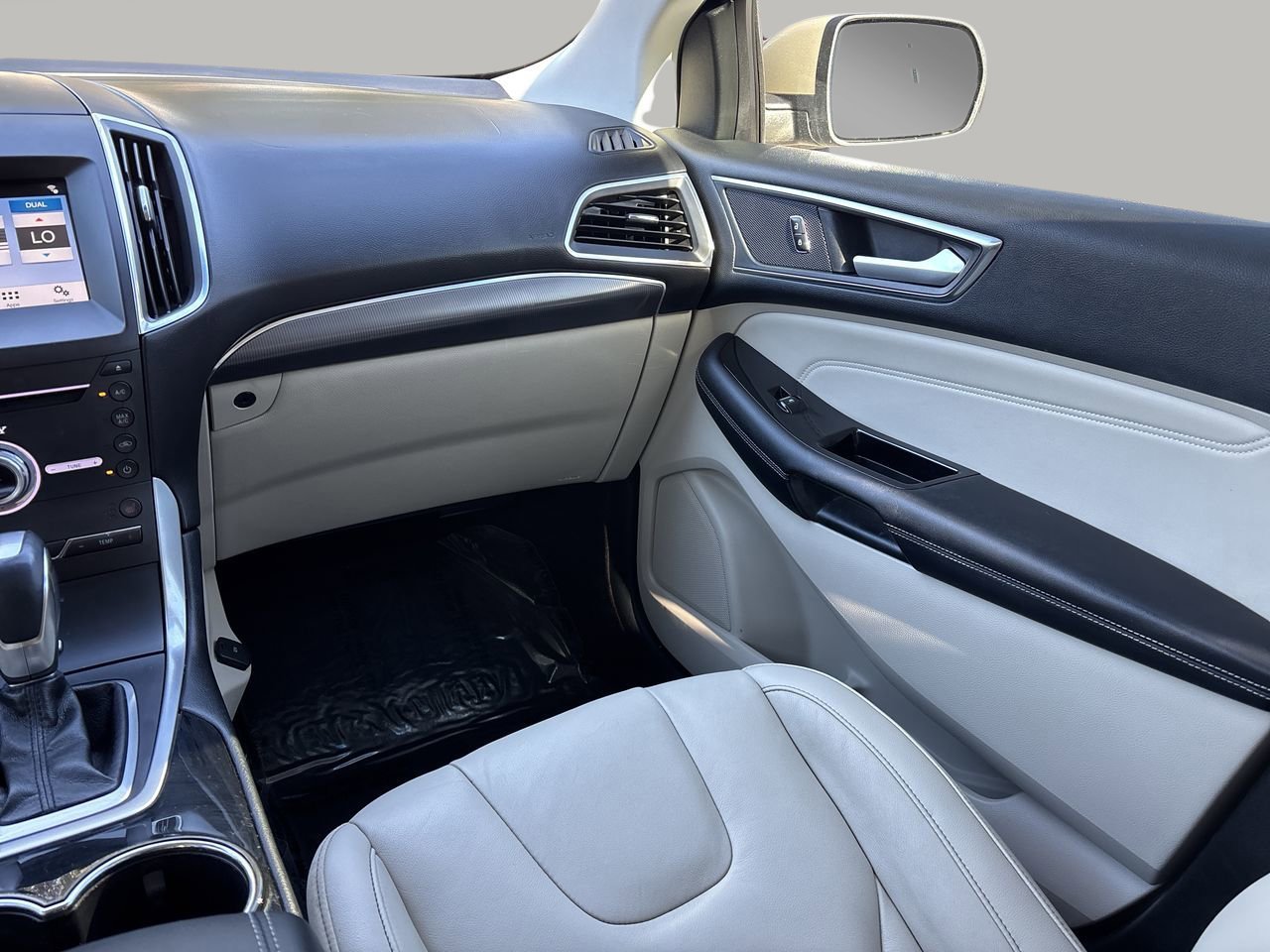 Used 2018 Ford Edge Titanium image 15