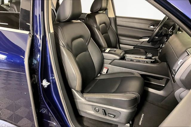 Used 2025 Nissan Pathfinder SL image 27