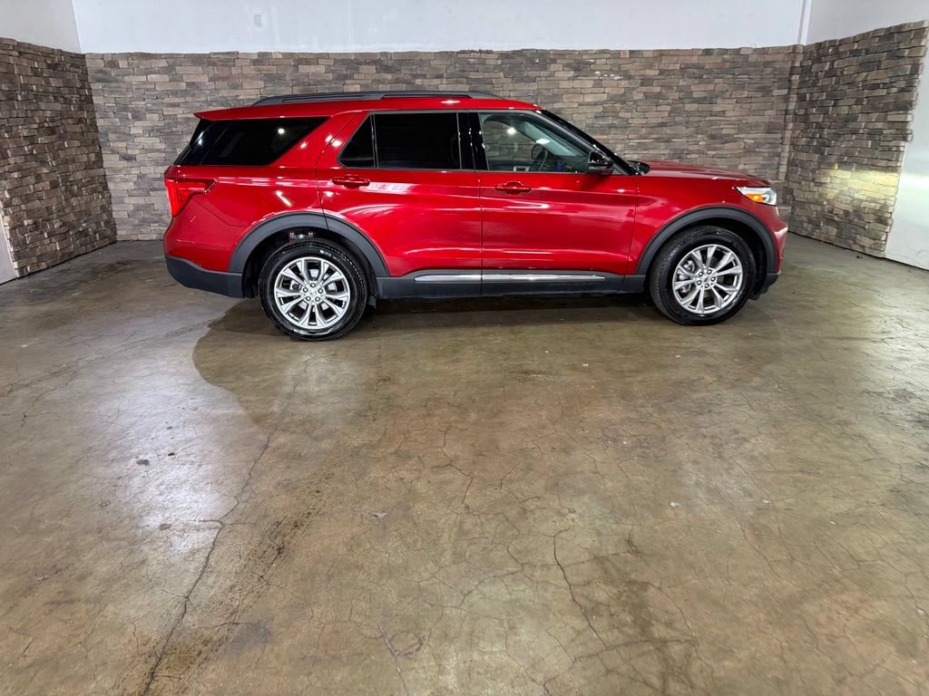 Used 2024 Ford Explorer XLT w/ Equipment Group 202A AWD/4WD image 10