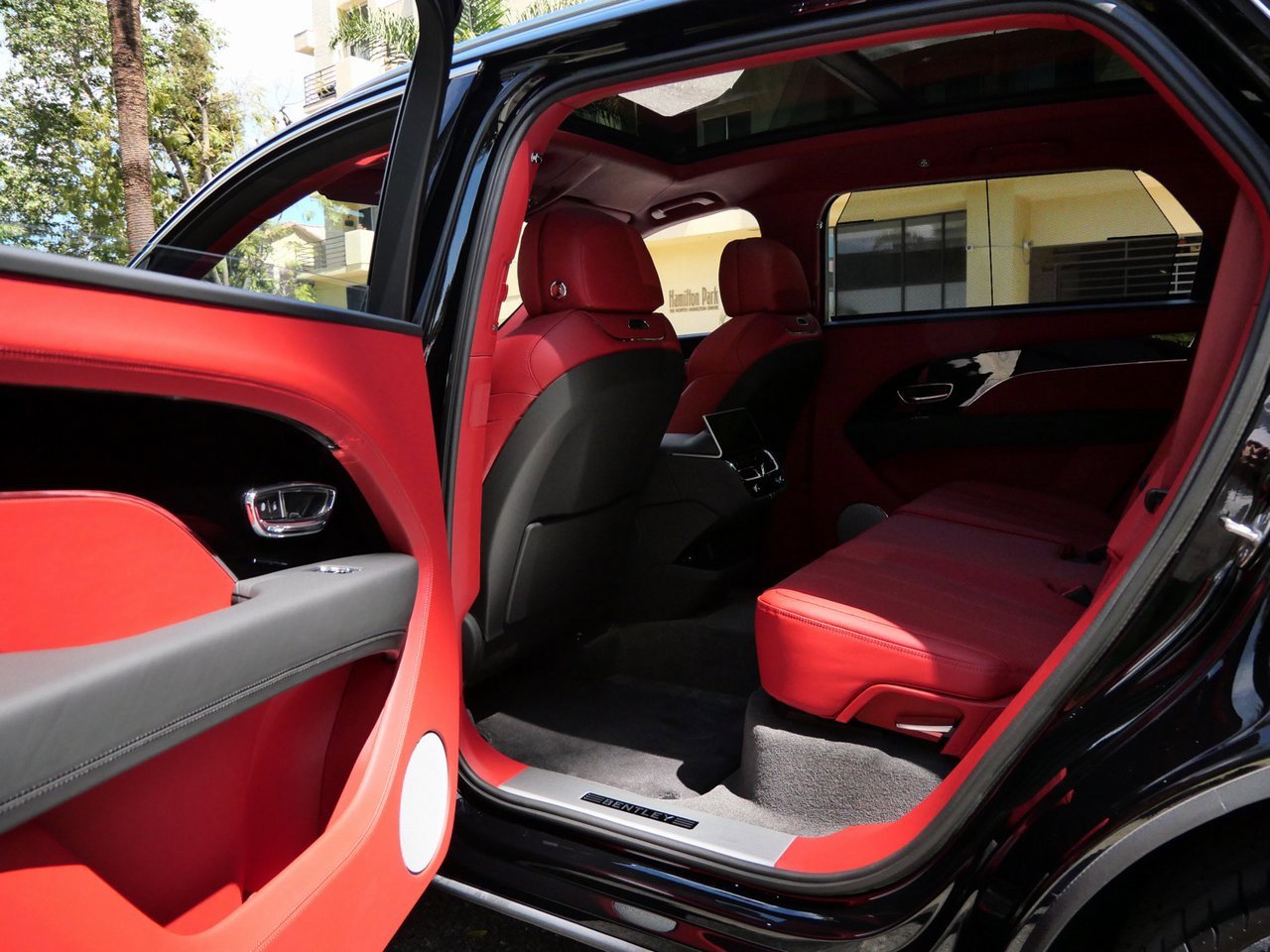Used 2024 Bentley Bentayga Extended Wheelbase image 14