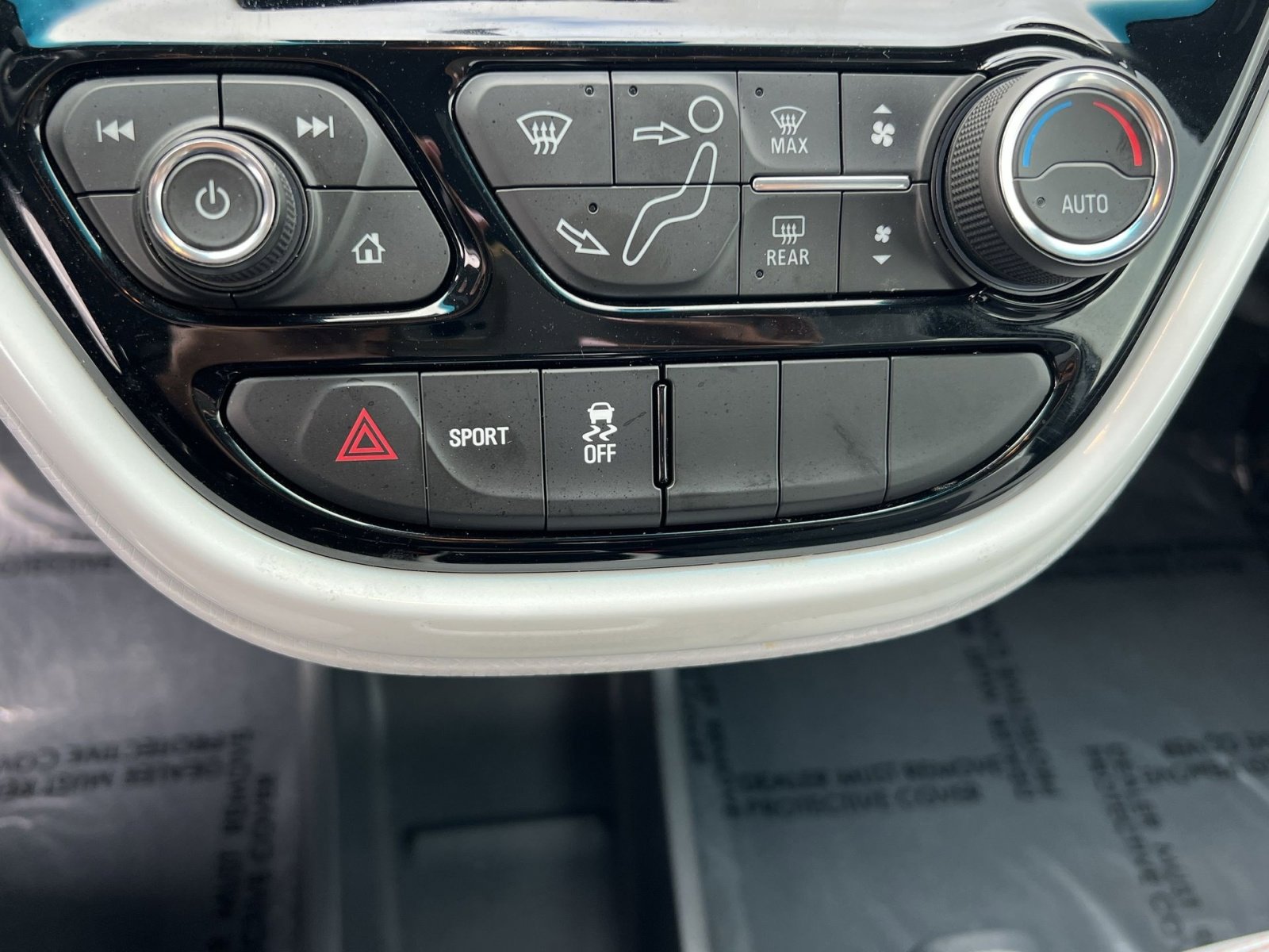 Used 2019 Chevrolet Bolt Premier w/ Infotainment Package image 20