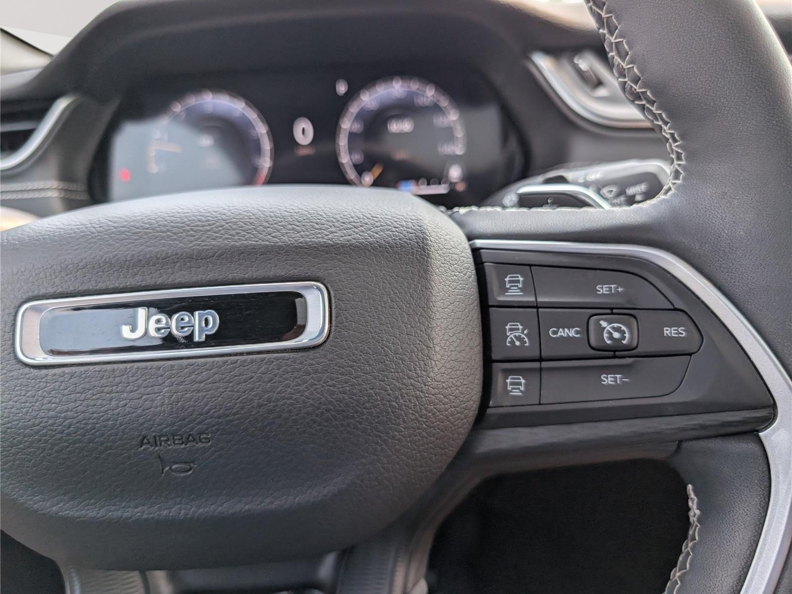 Used 2023 Jeep Grand Cherokee Altitude AWD/4WD image 25