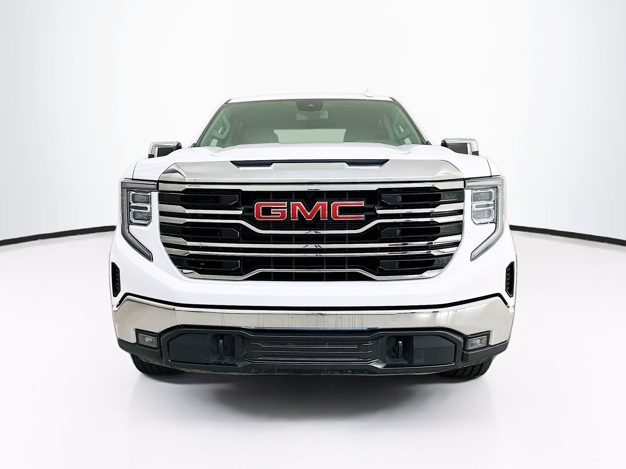 Used 2025 GMC Sierra 1500 SLT AWD/4WD image 2